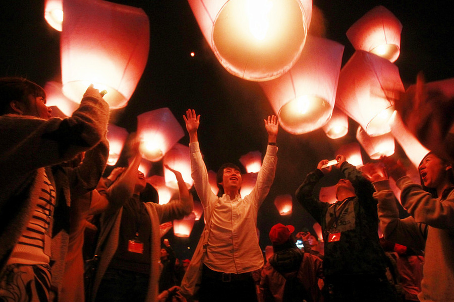 lantern最新,探索最新lantern的魅力，一场光影与创新的奇妙之旅，最新lantern魅力探索，光影交织的创新之旅